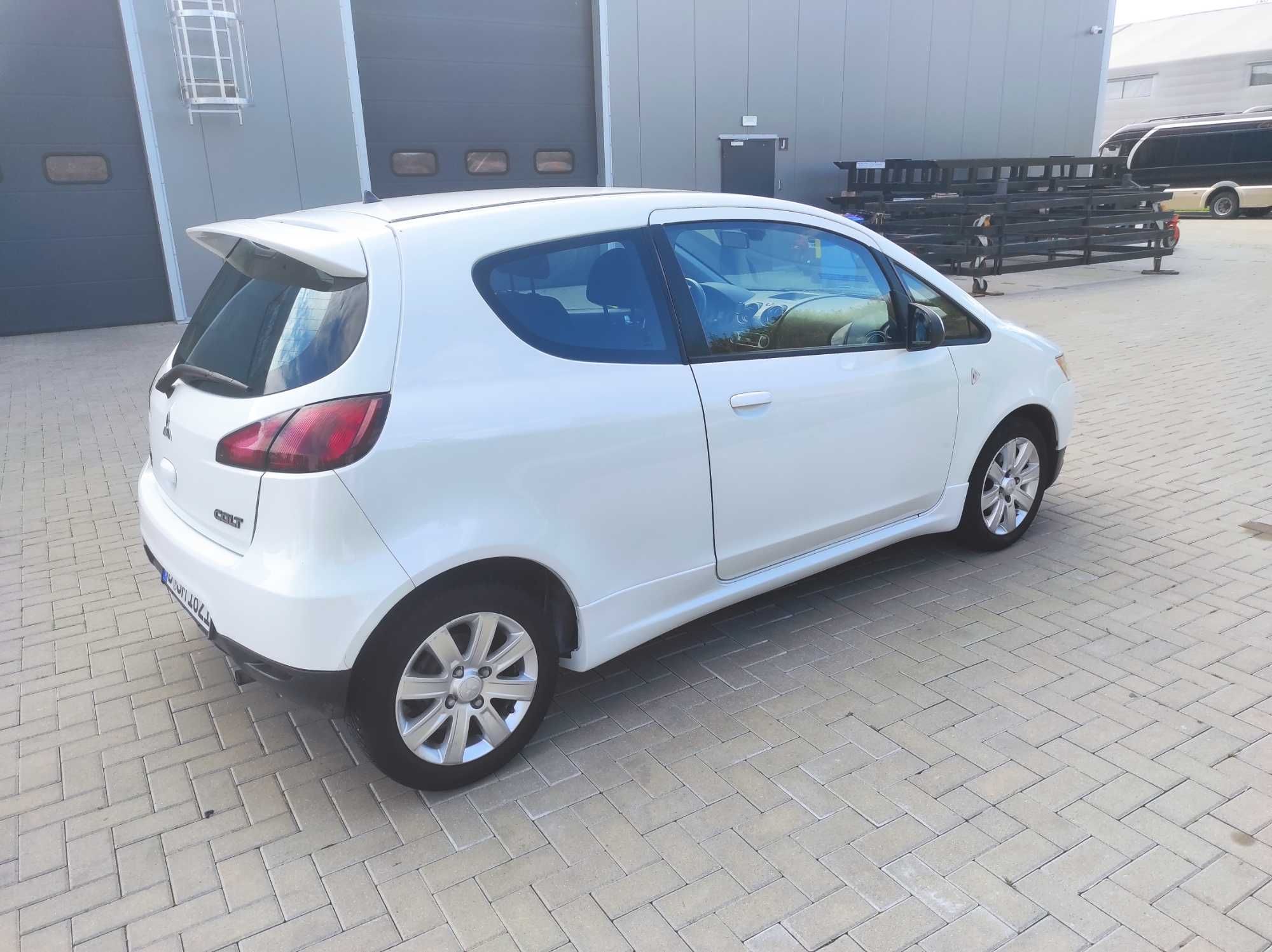 Mitsubishi Colt 1,1 benz,import Niemcy,bogata wersja,opłacony,2010 rok