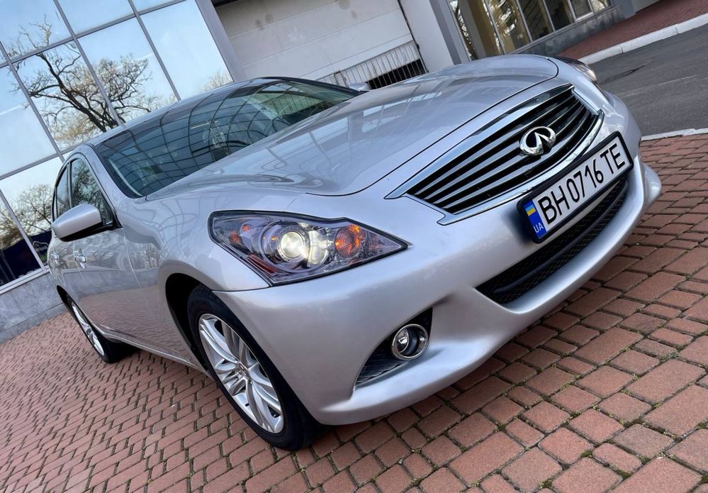 Infinity G25 2011 2.5 Бензин 4WD