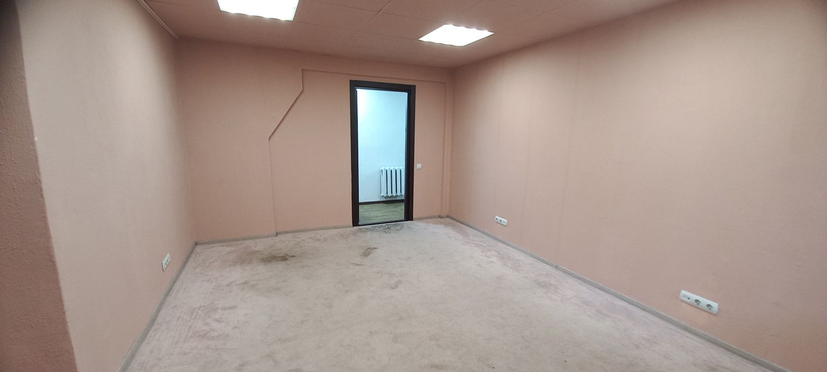 Без комиссии! Аренда под офис, салон,  шоу-рум - 25 м.кв., в центре.