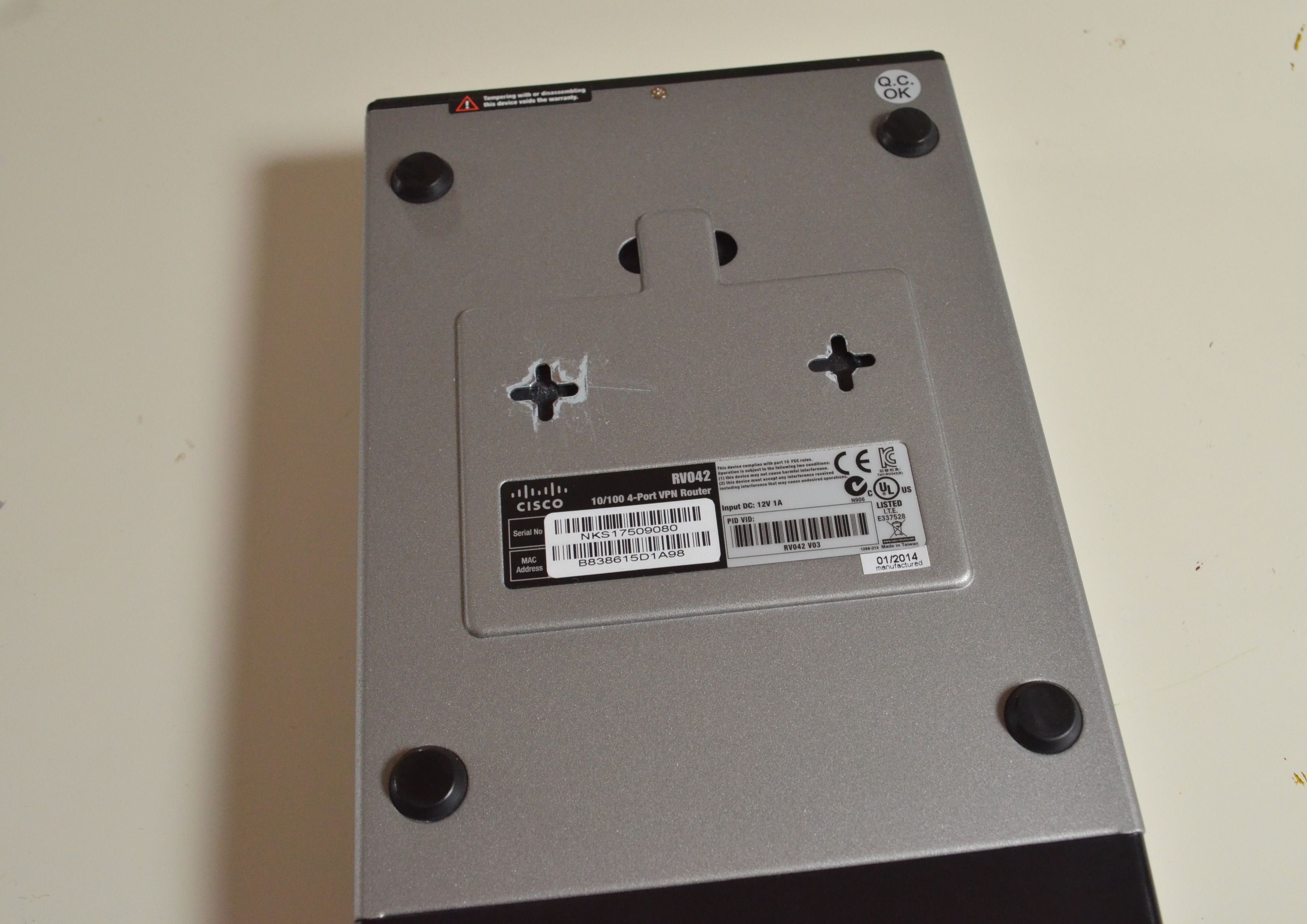 Router CISCO - RV042