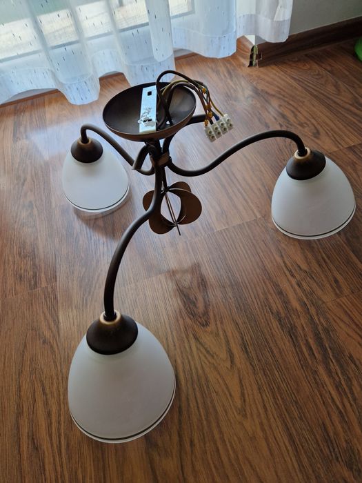 Lampa wisząca na trzy klosze