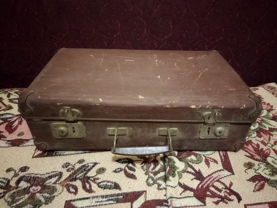 Чемодан  вінтажний тих часів