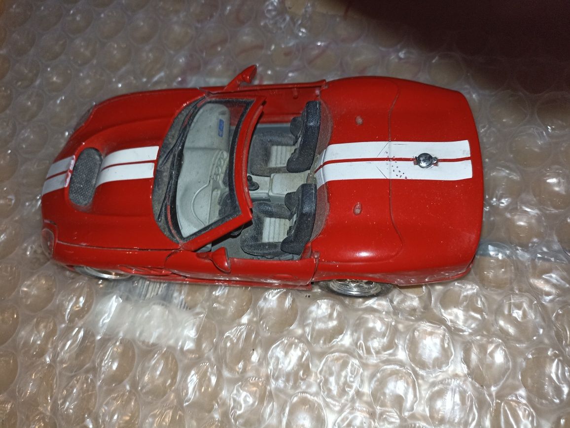 Model kultowego samochodu Shelby Series I  Majsto 1:24