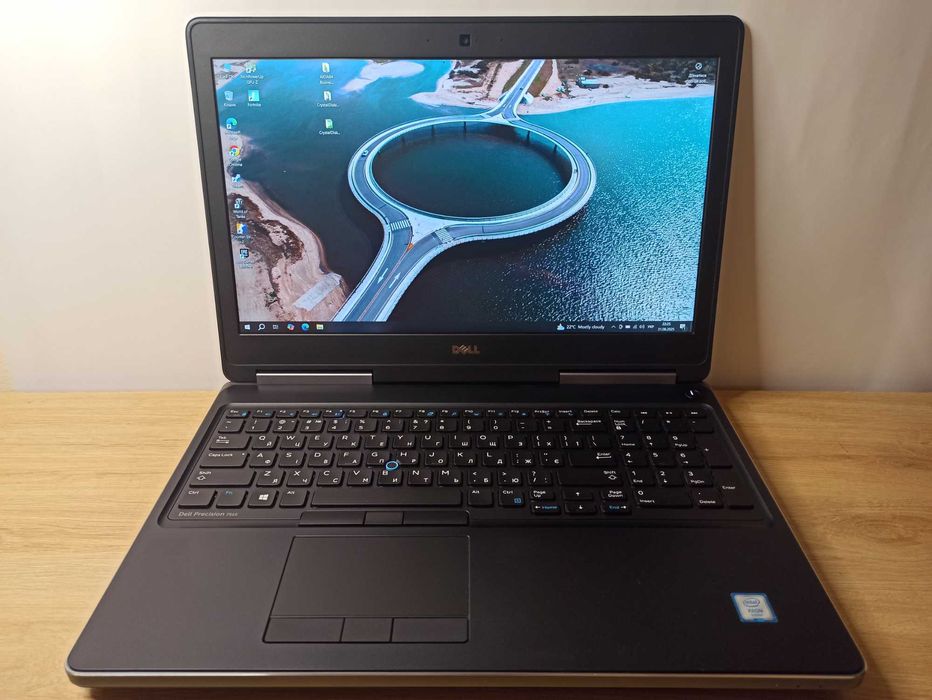 Ноутбук Dell Precision 7510 IPS/Xeon 4 ядра/nvme512Gb/16Gb/Nvidia 2Gb
