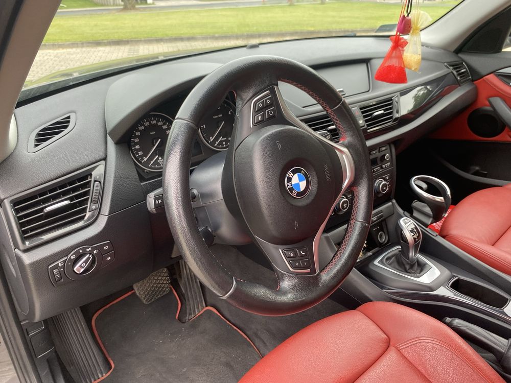 Bmw x1.