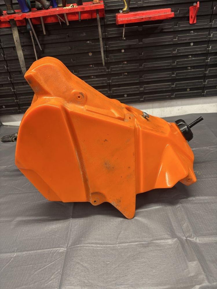 Bak zbiornik paliwa KTM SX450 RFS EXC 520 525