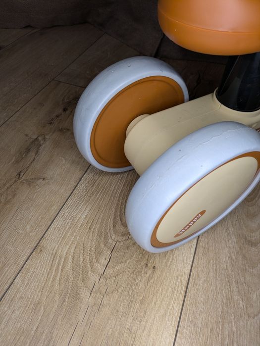 Біговел/толокар для дитини від 1 року