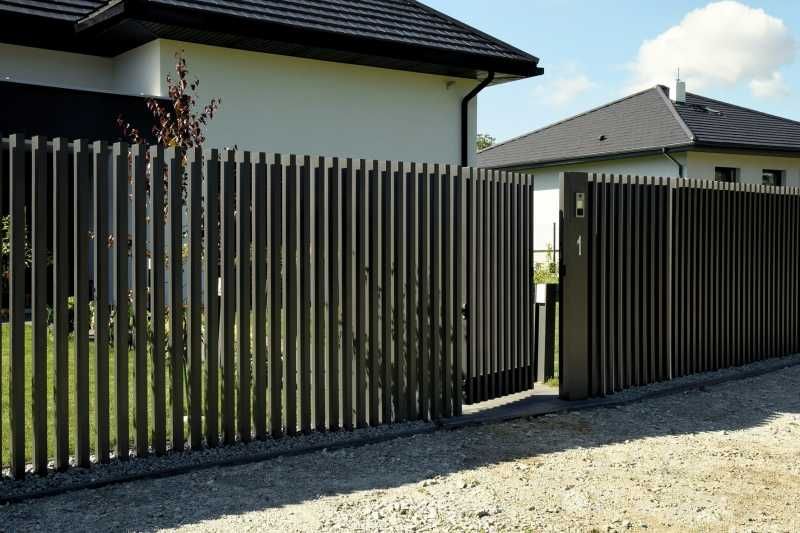 Przęsło grzebieniowe aluminiowe/ nowoczesne ogrodzenie pionowe