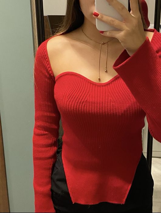 Кофта зі спущеними плечима