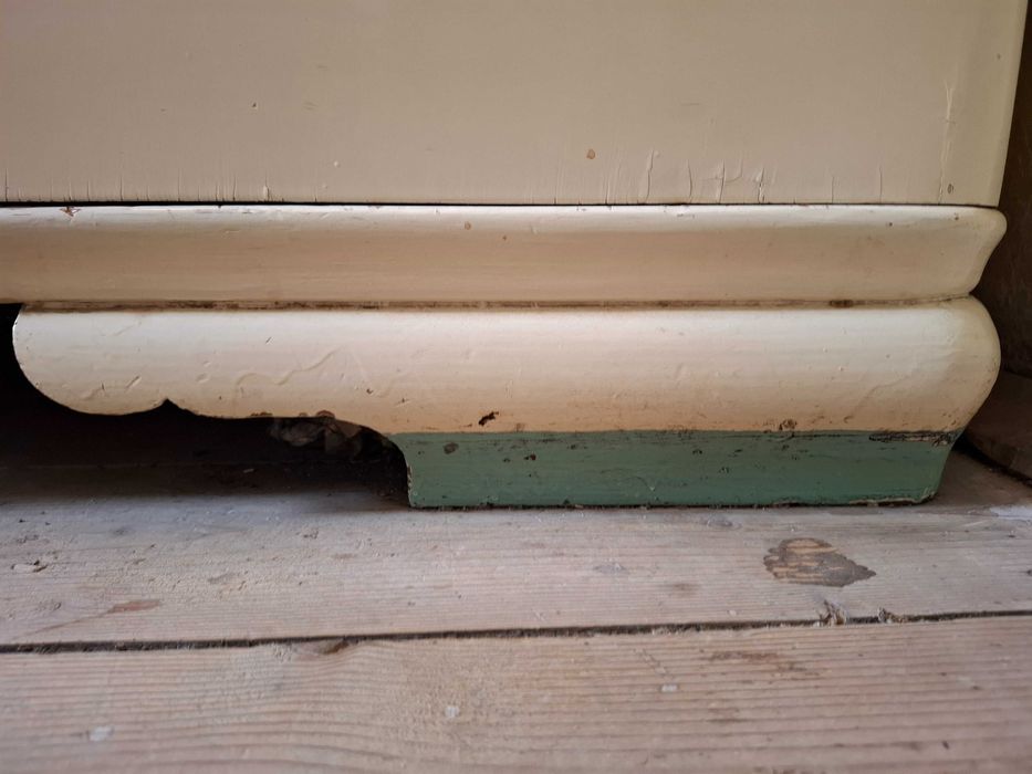 Zestaw mebli kuchennych PRL: kredens, szafka, póła wisząca