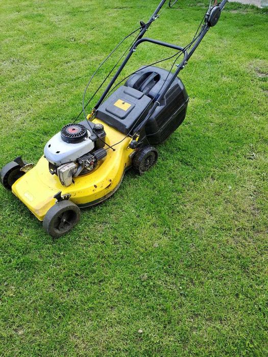 Бензинова газонокосарка