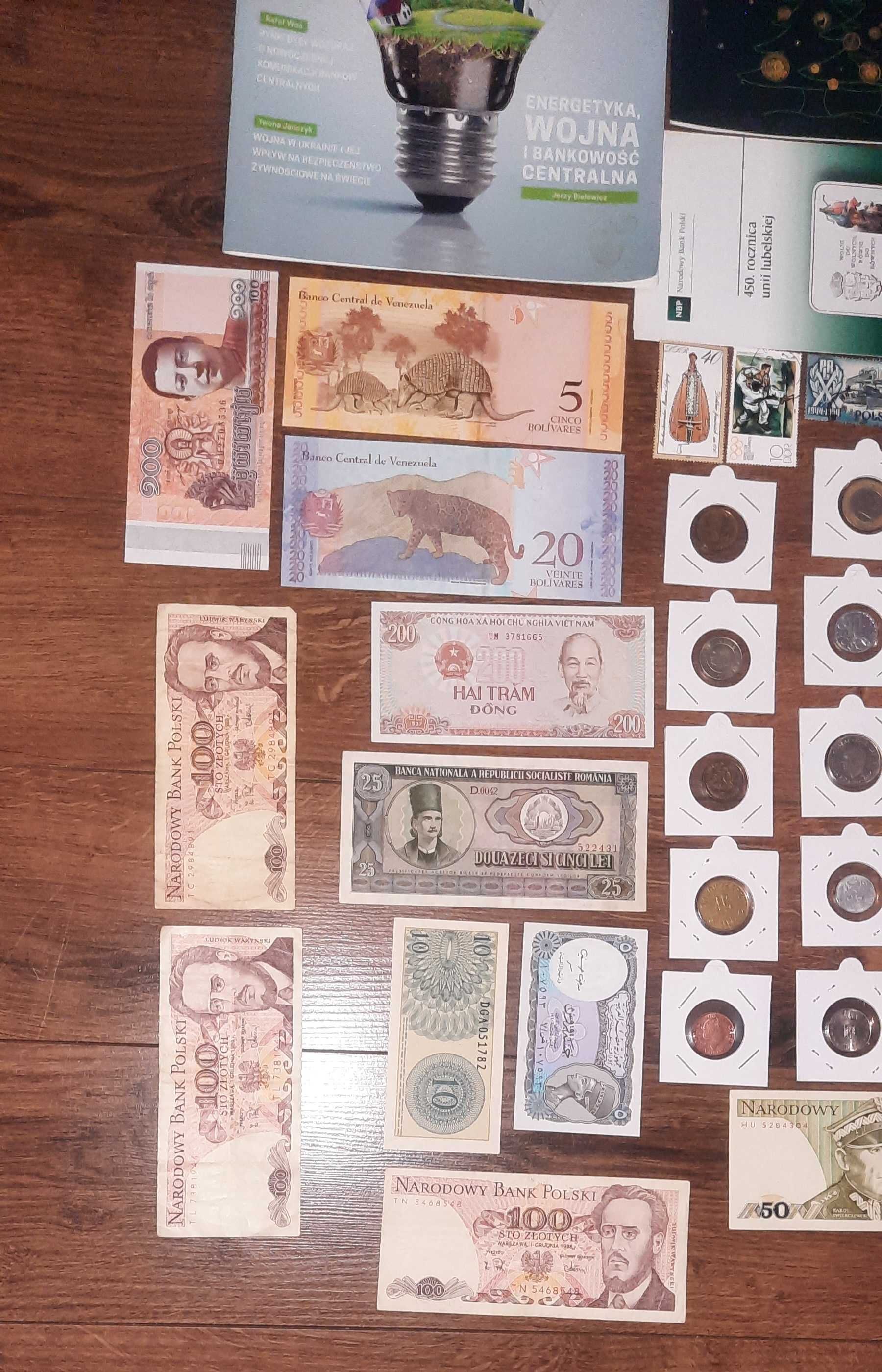 Banknoty i monety i inne numizmaty