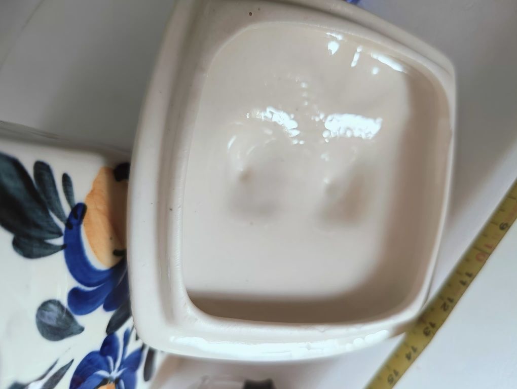 Pojemnik ceramiczny z pokrywką