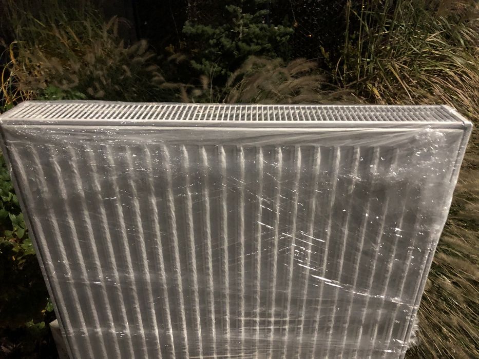 Grzejnik Pionowy wys. 90 szer. 80 cm. Stan Nowy dewelop.