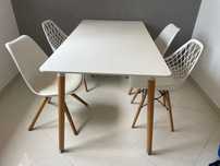 Mesa com 4 cadeiras