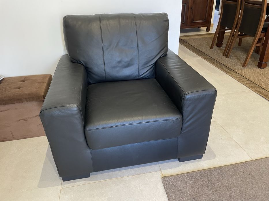 Sofás pretos usados