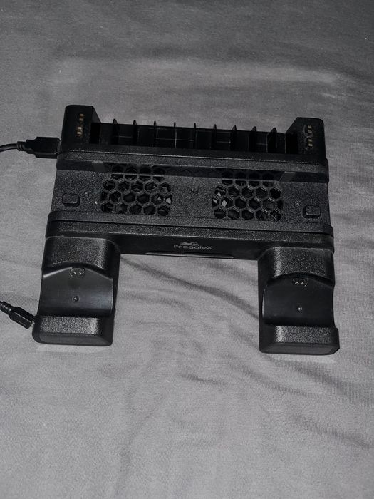PS4 2 orginalne pady+ podkładka ładująco-chłodząca do ps