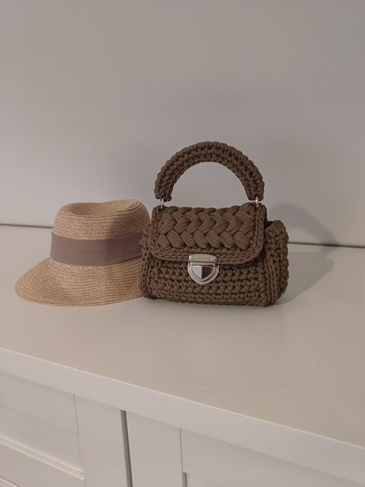 Torebka damska robiona na szydełku