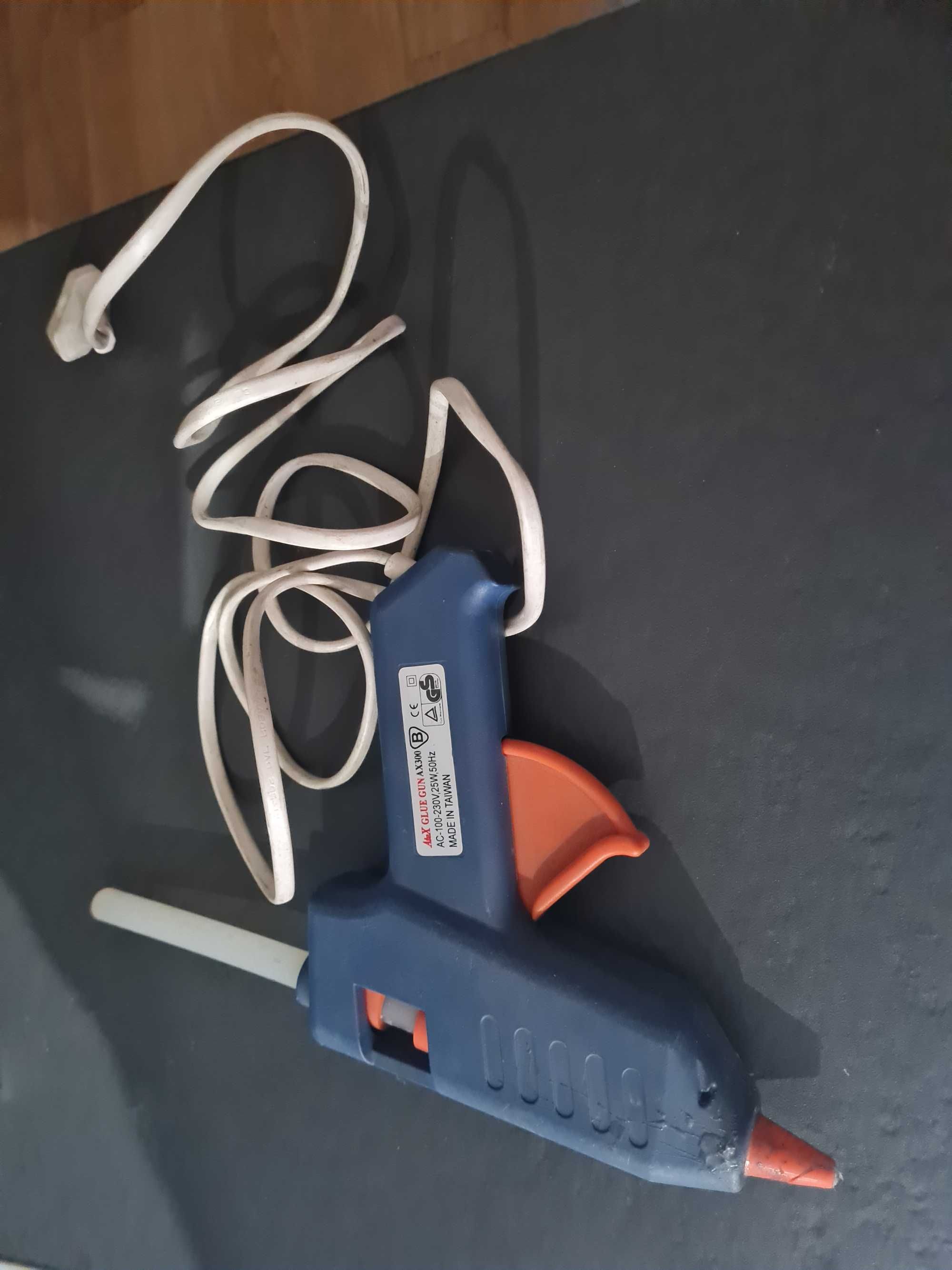 Pistolet do kleju na gorąco