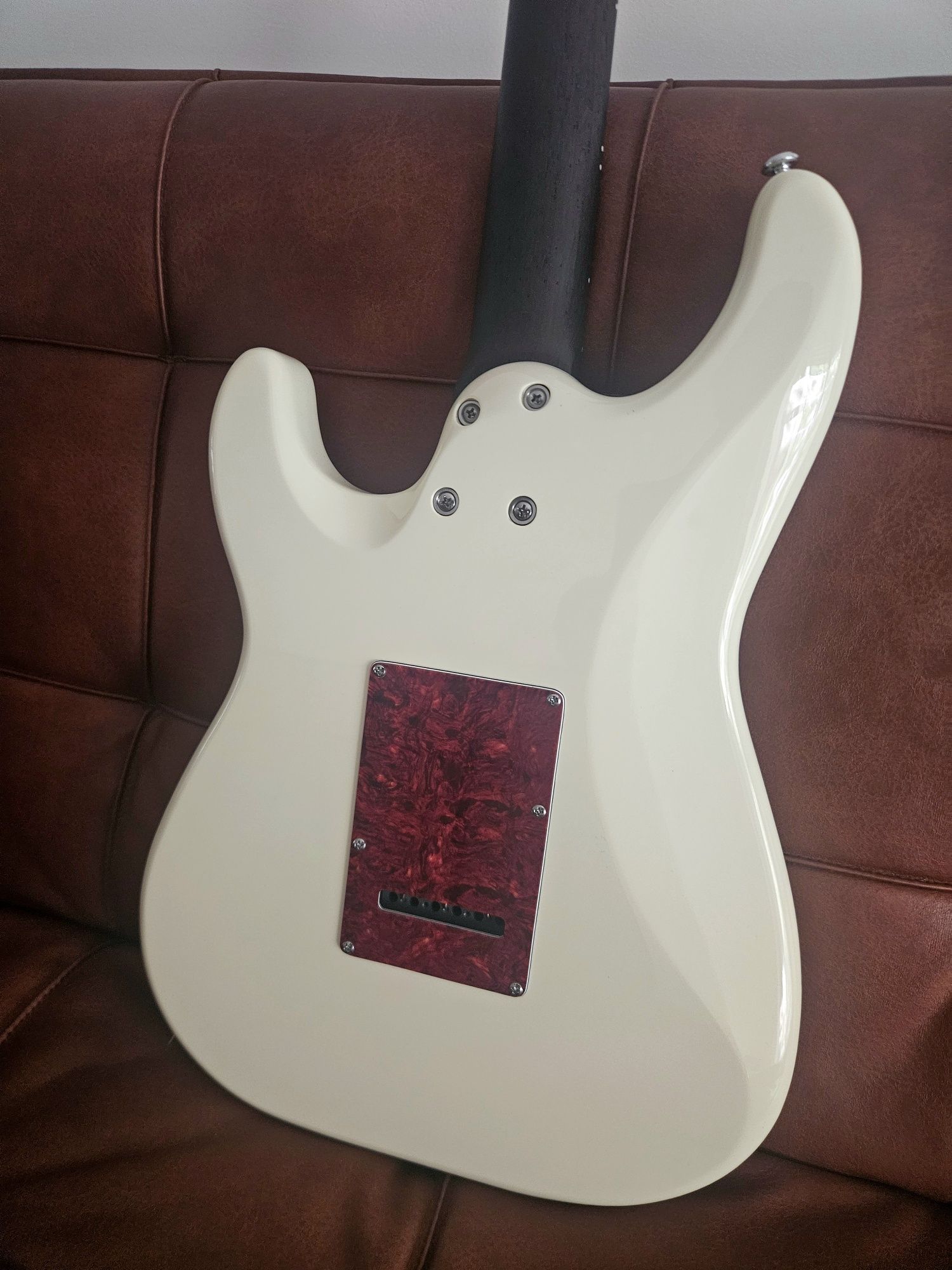 Schecter MV-6, Olympic White