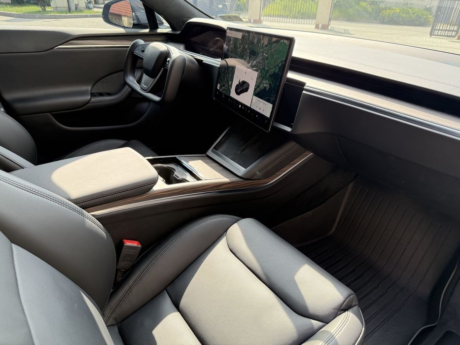 Tesla model s 2022 (тесла модел s 2022 року)