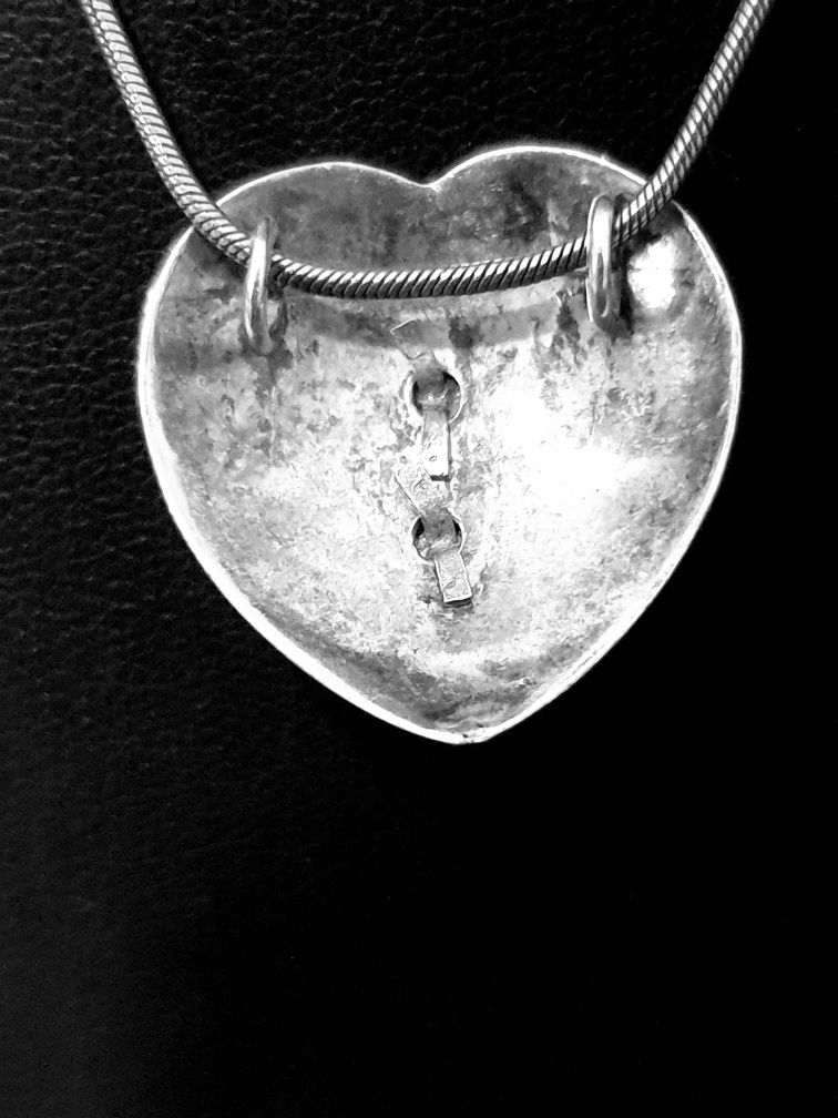 Lindo colar com pendente coração com menino em prata 925