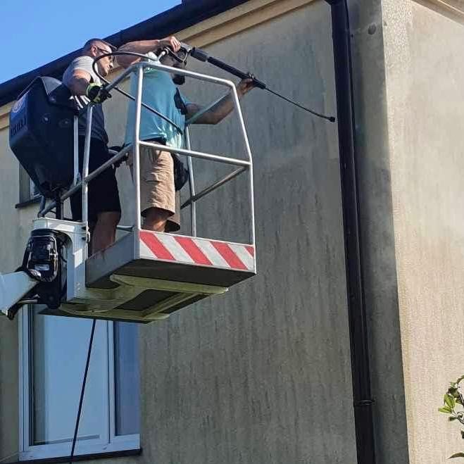 Czyszczenie kostki brukowej dachów elewacji hal produkcyjnych