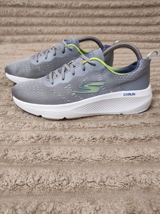Оригінальні спортивні кросівки Skechers go run