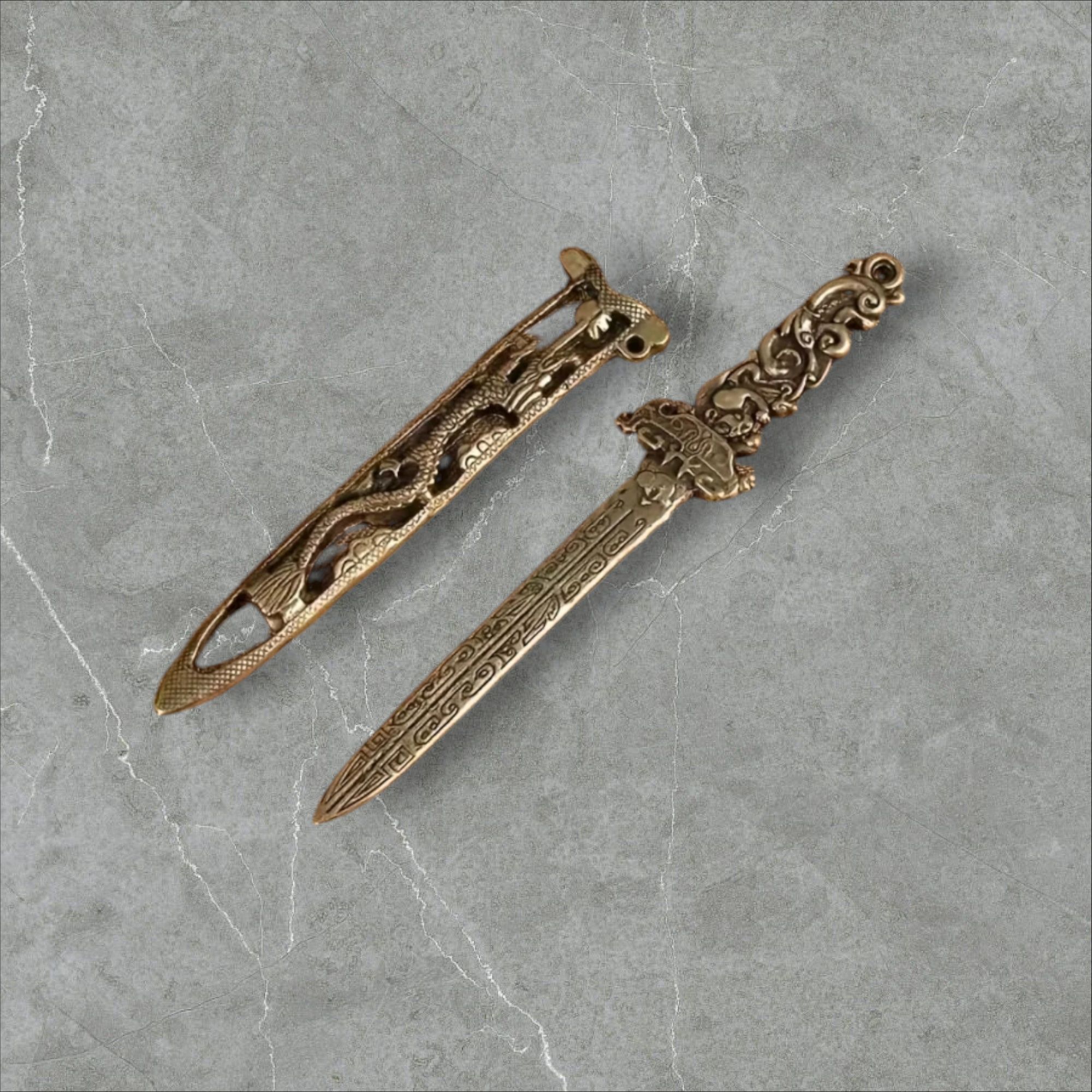 Espada em Metal com Baínha