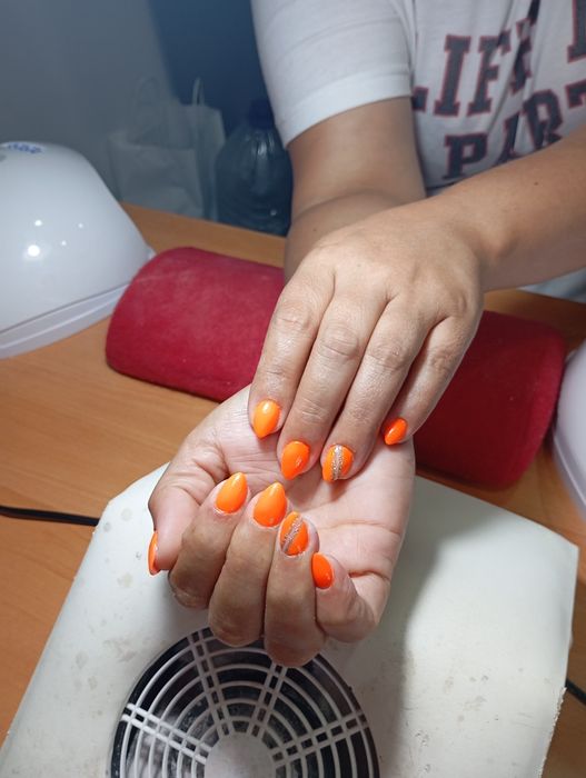 Unhas de gel e gelinho