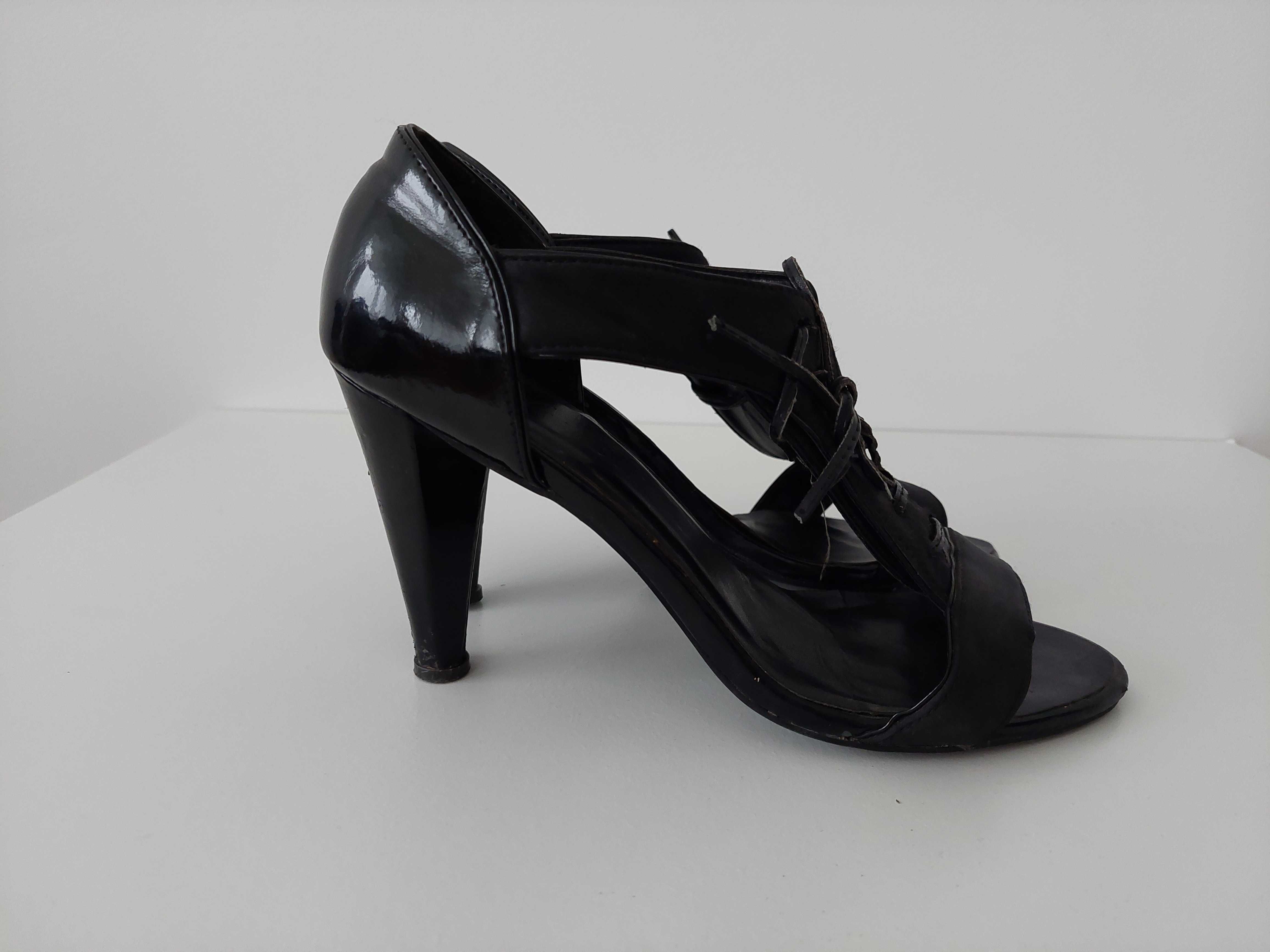 Czarne czółenka pin up wiązanie UK 4 36/37