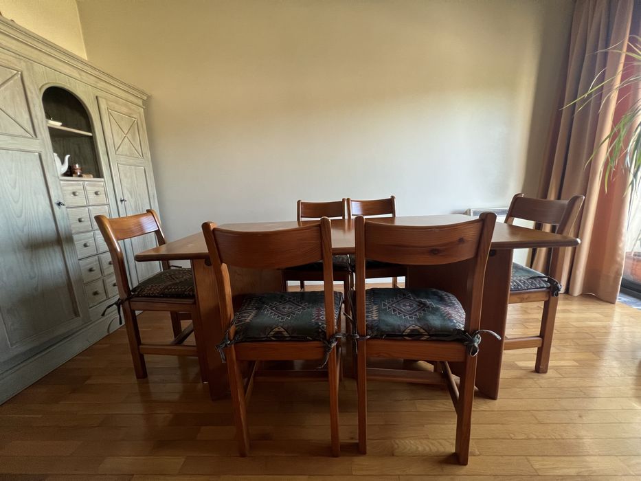Mesa e 6 cadeiras
