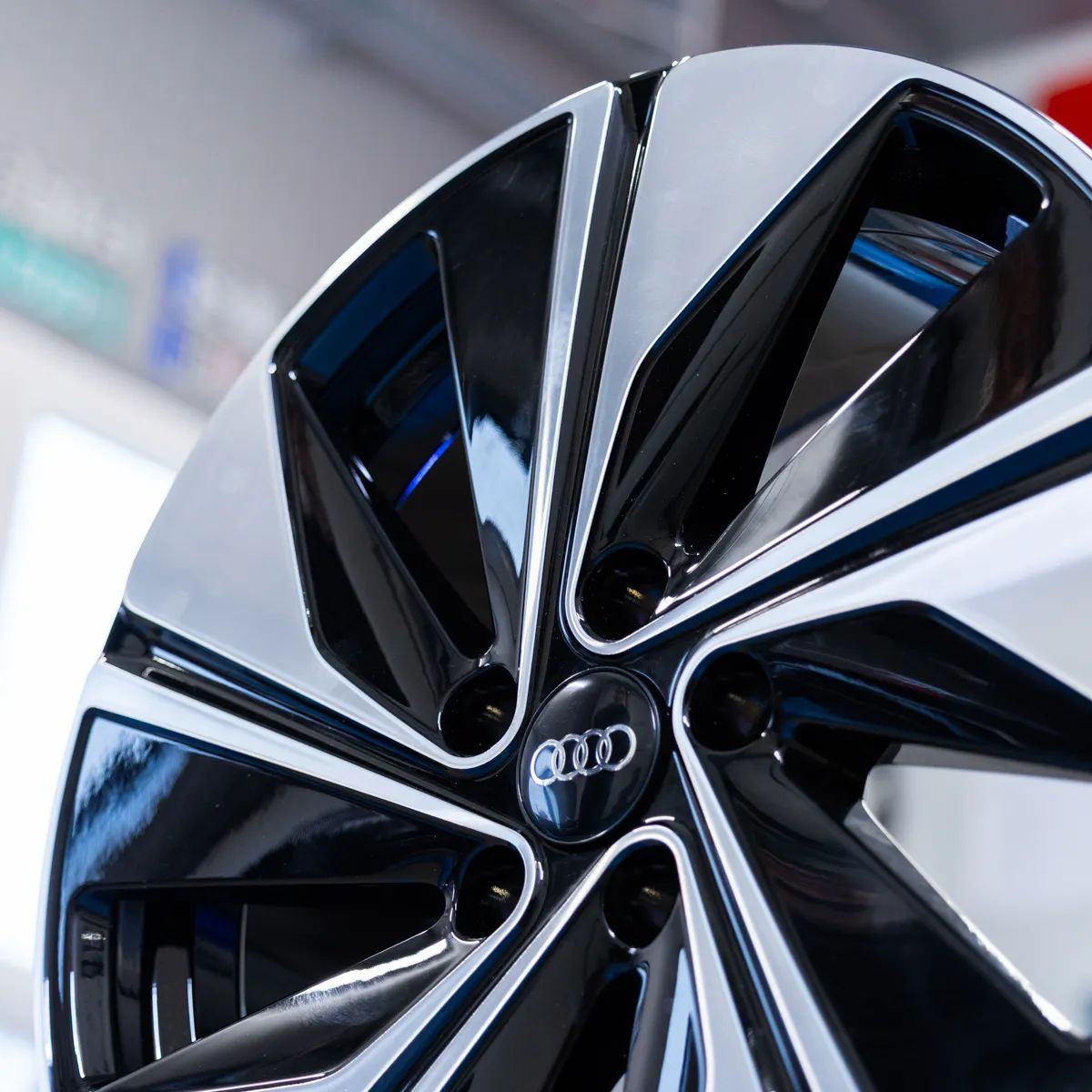 NOWE ORYGINALNE Felgi 18" Audi A3 A4 A6 A8 Q2 Q3