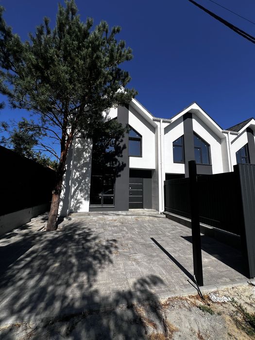 Таунхус, с.Чайки, 98 м2, 2 поверхи, до м. Житлмирська 5 хв