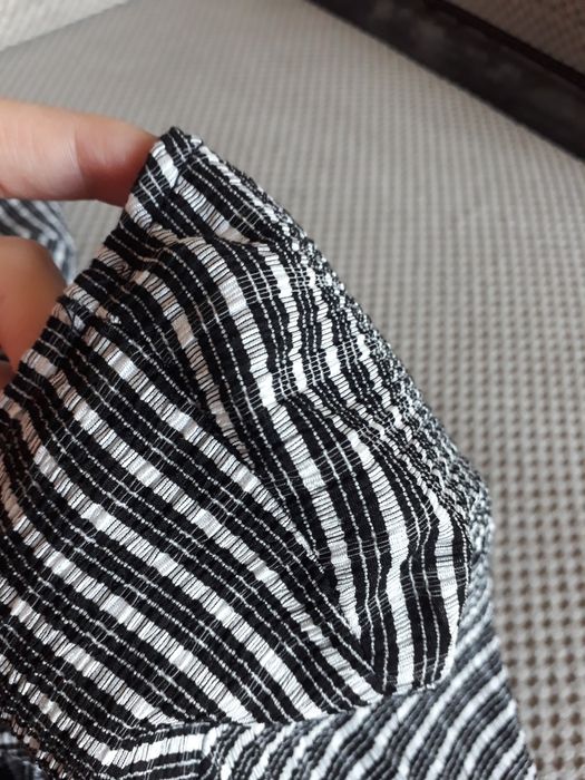 Rozkloszowana krótka sukienka z długim rękawem w paski M Reserved nowa