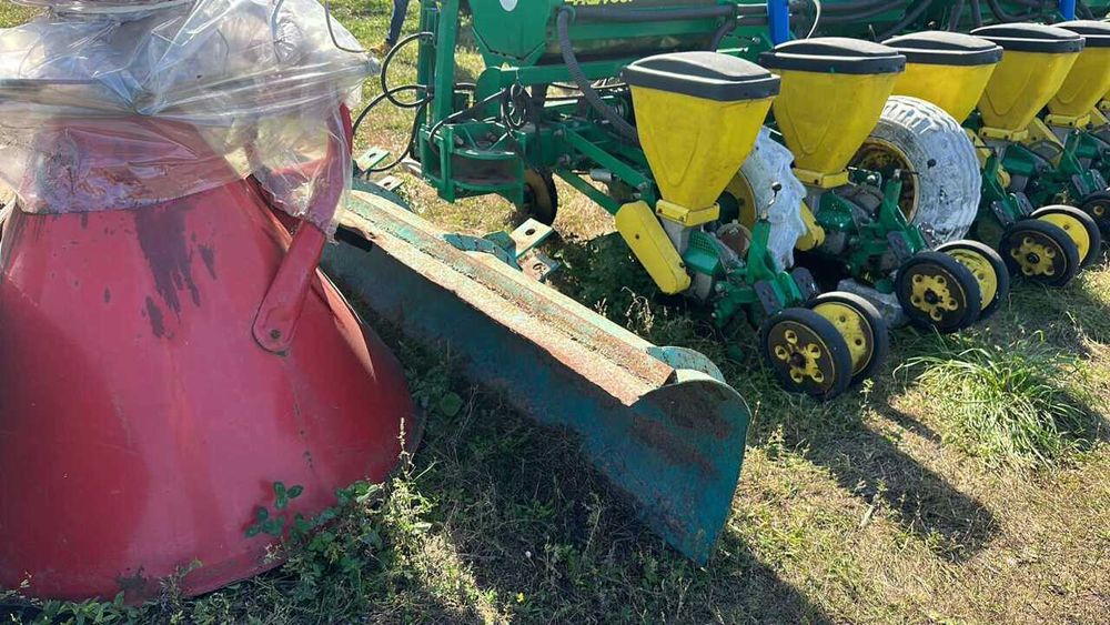 Ковш причіпний зеленого кольору