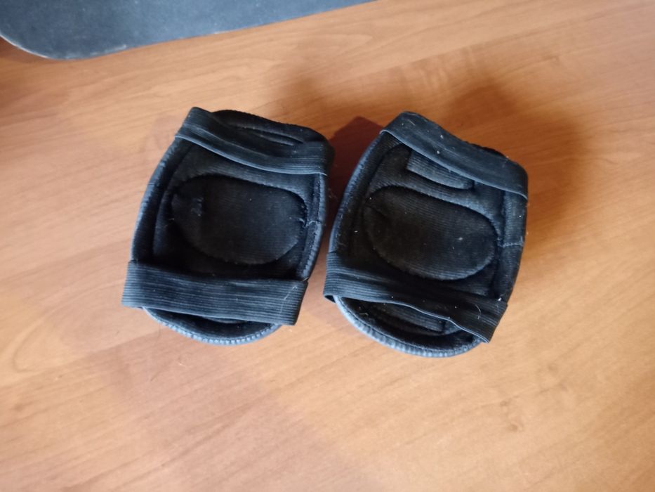 Deskorolka i ochraniacze na kolana dla dzieci