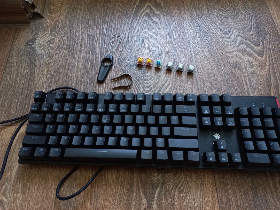 Механічна клавіатура Hexgears gk 705 100% Kailh Box White