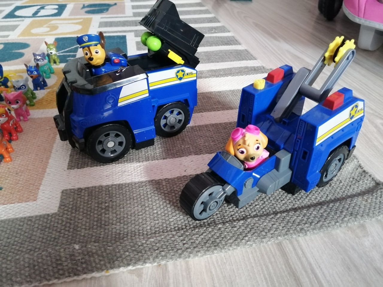 Psi Patrol Chase Skye transformujący Pojazd 2w1 +zabawki Psi patrol