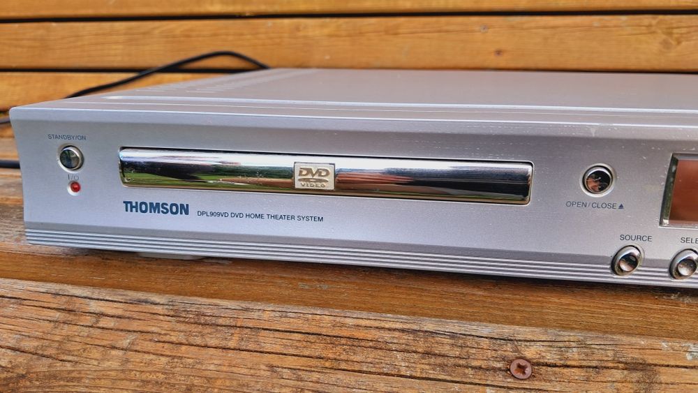 Odtwarzacz DVD Thomson DPL909VD.