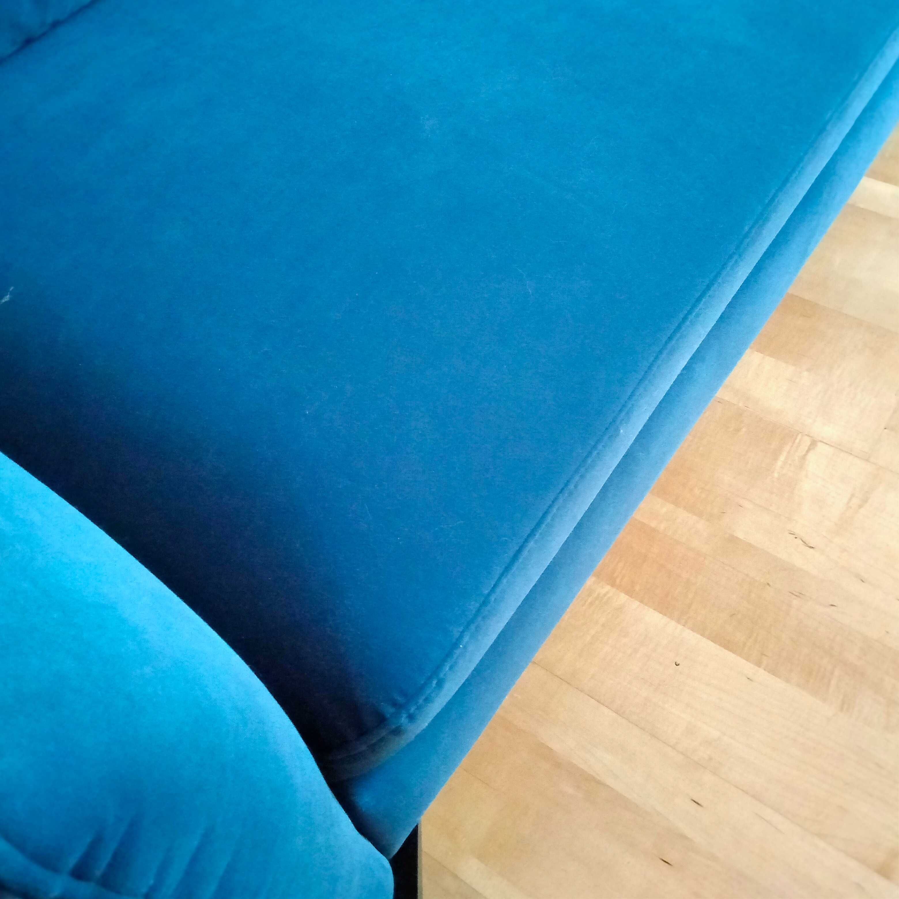 Rozkładana sofa -morski kolor weluru. Schowek na pościel. Jak nowa.