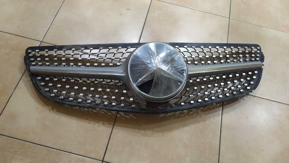 Grill Atrapa Mercedes