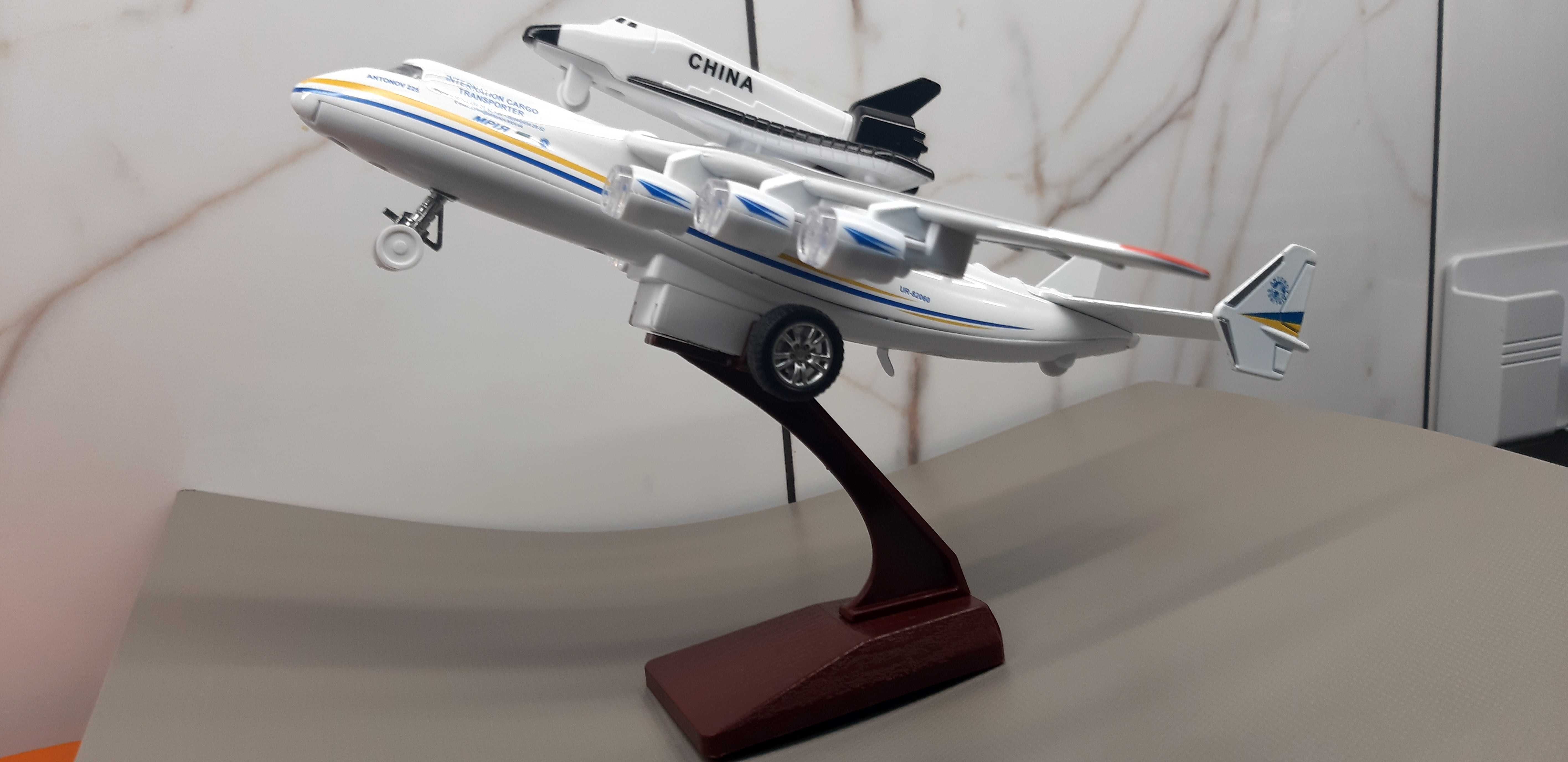 Model samolotu Antonov An-225 "Mriya" Buran