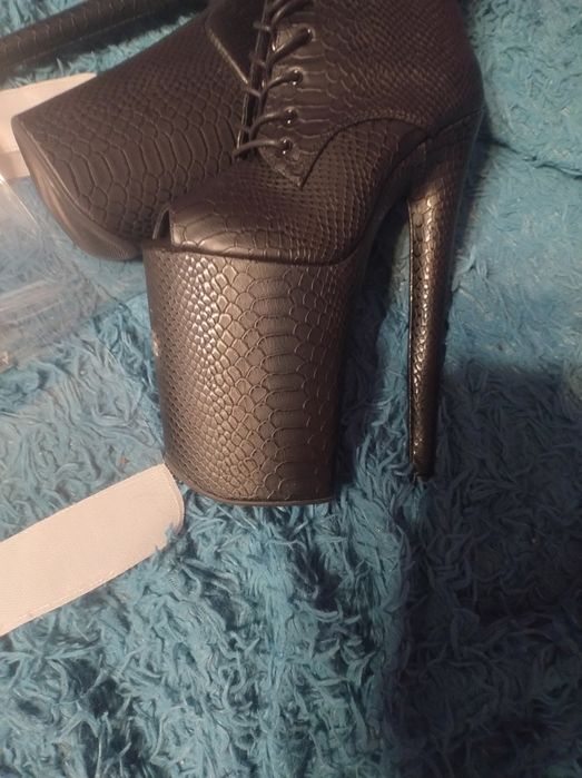 Sprzedam nowe kozaki
