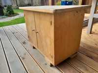 Stara szafka drewniana do renowacji