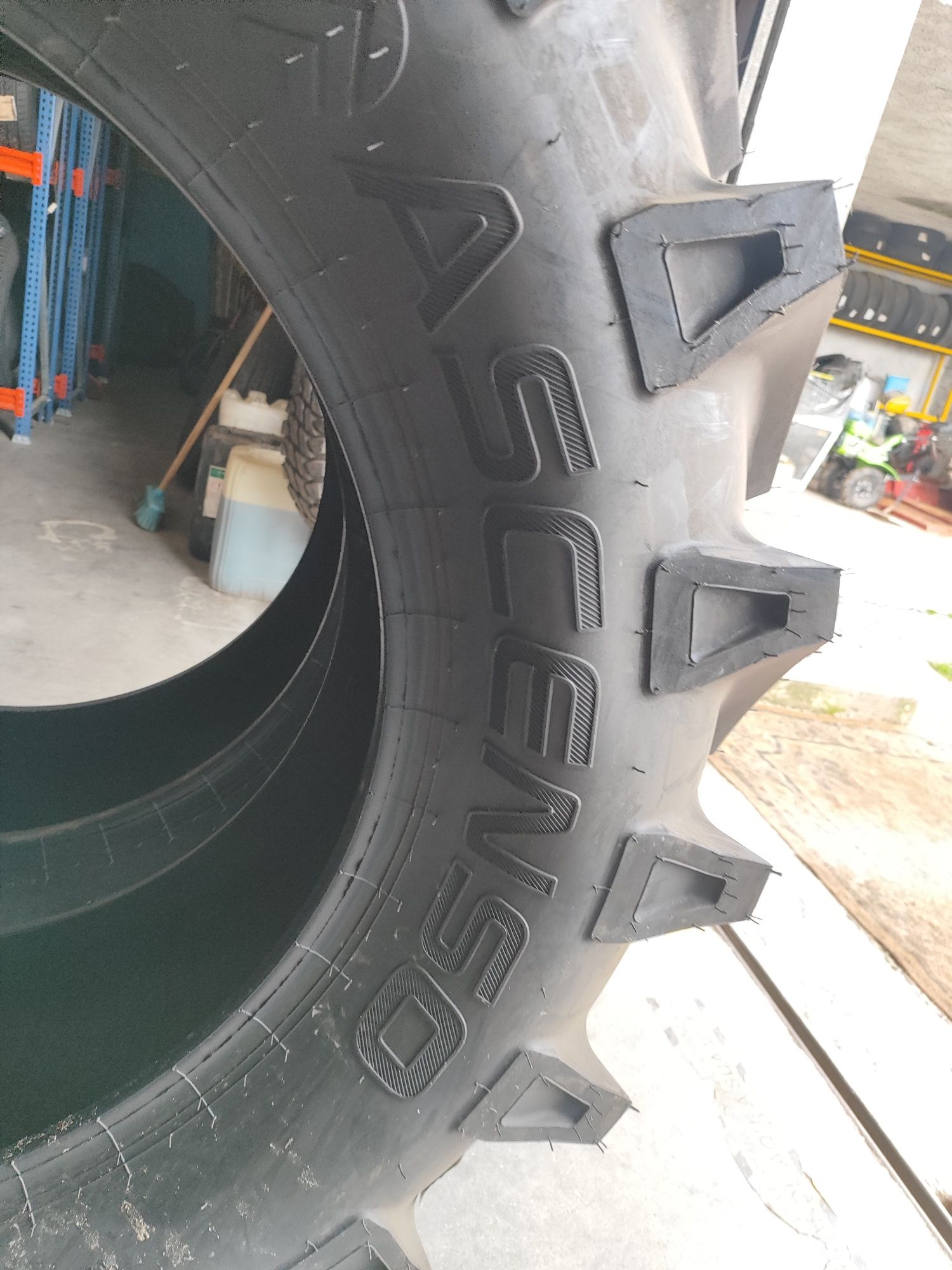 2 pneus Novos Agrícolas 14.9-28 Ascenso - Oferta da entrega