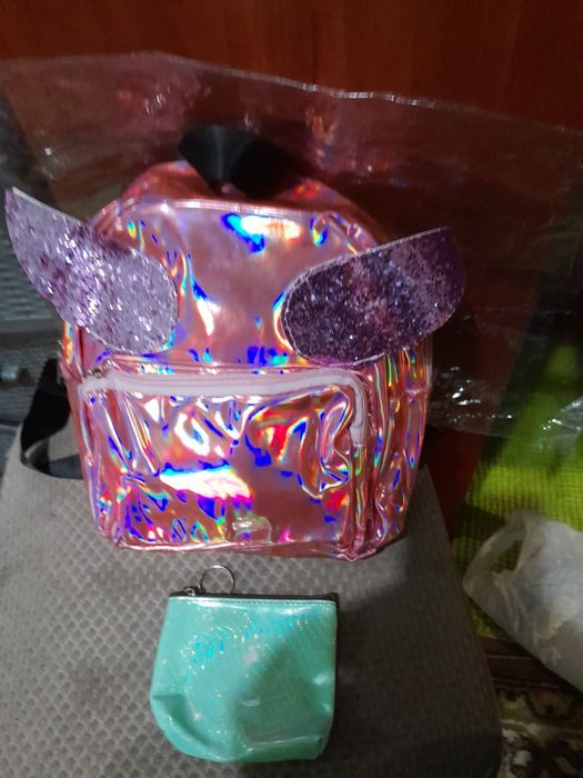 Продам новий рюкзак,подарунок гаманець!