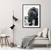 Kate Moss ze słoniem, plakat 50x70 cm