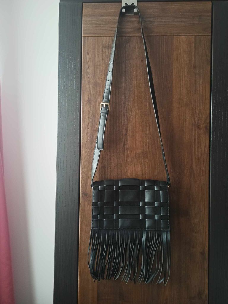 Piękna czarna torebka z frędzlami torebka listonoszka simple be bag