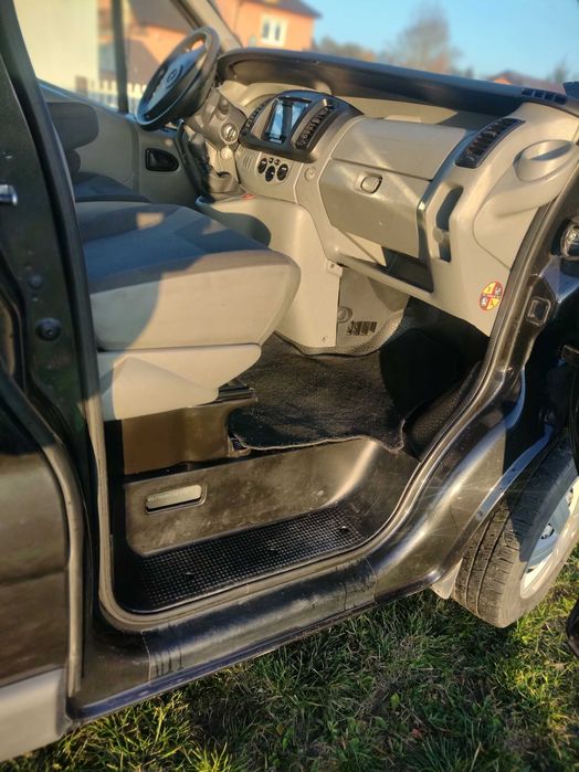 Opel Vivaro 2006 rok 2.0 tdi 5 osobowy *klima*hak